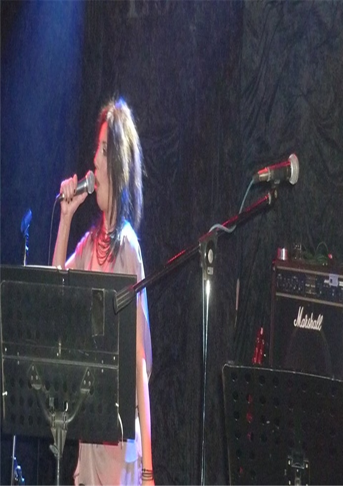 Εντυπωσίασε η Τέτη Ρενέζη στο Hollywood Stage